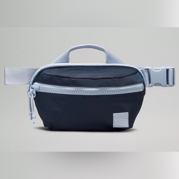 🍋 NWT Lululemon All Day Essentials Belt Bag 2.5L in True Navy/Blue Linen - Picture 3 of 8